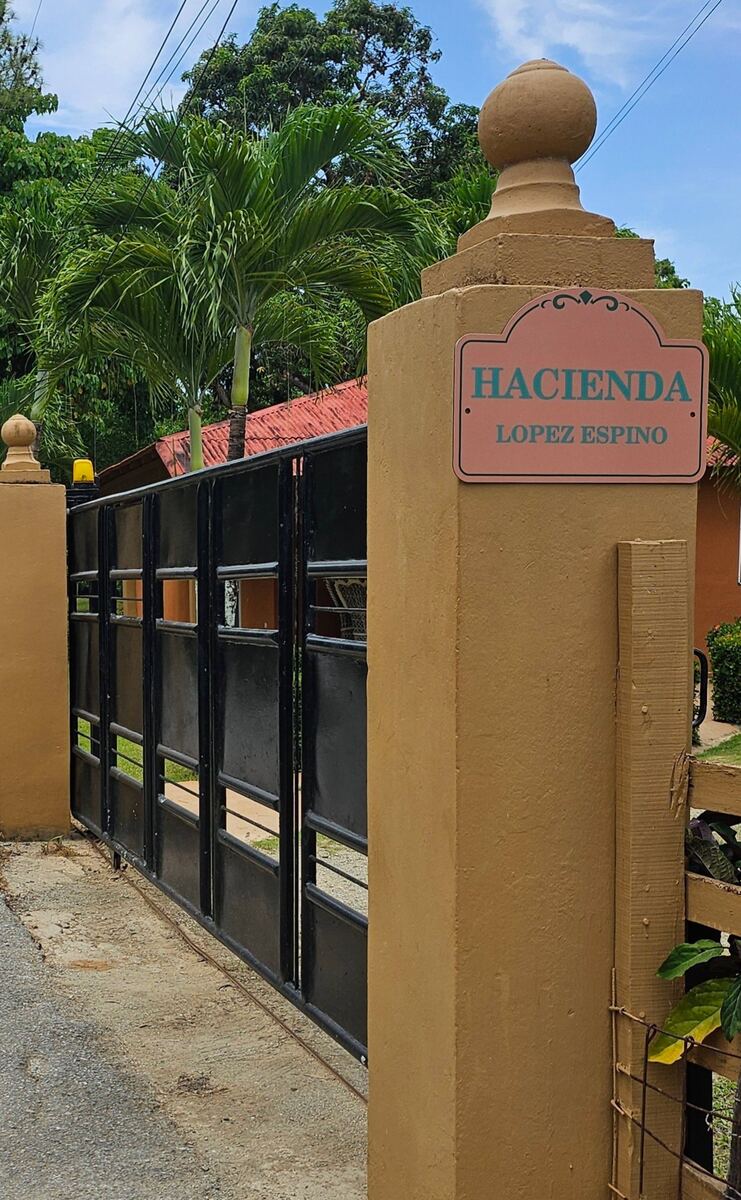 Letrero de Hacienda López Espino en Samaná