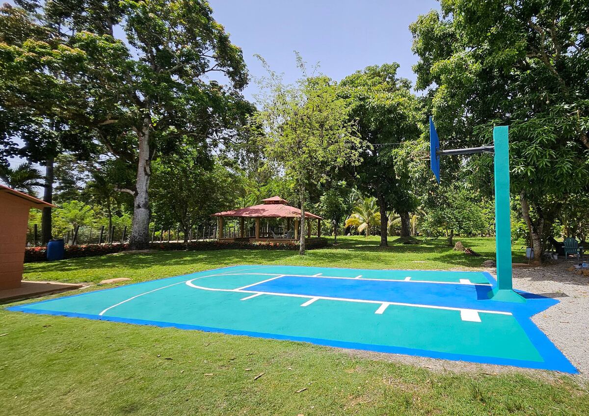 Cancha de baloncesto en Hacienda López Espino Samaná