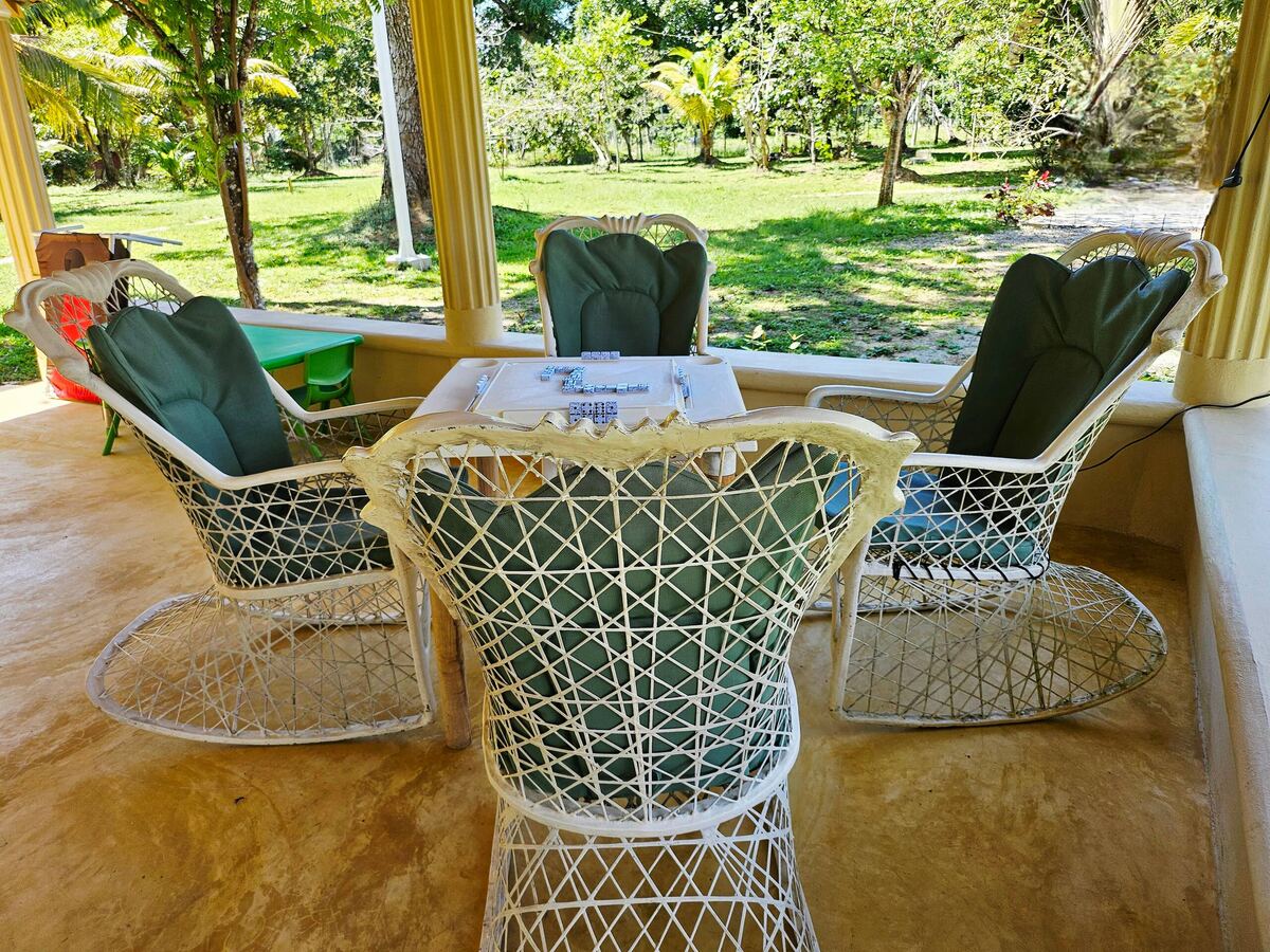 Mesa de dominó en el gazebo de Hacienda López Espino